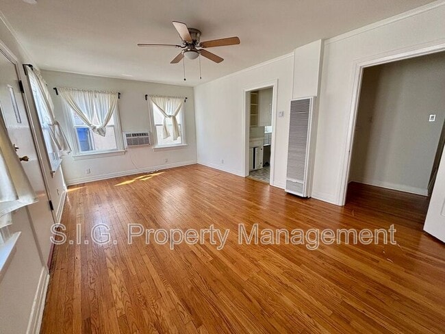 property at 2813 Rowena Ave