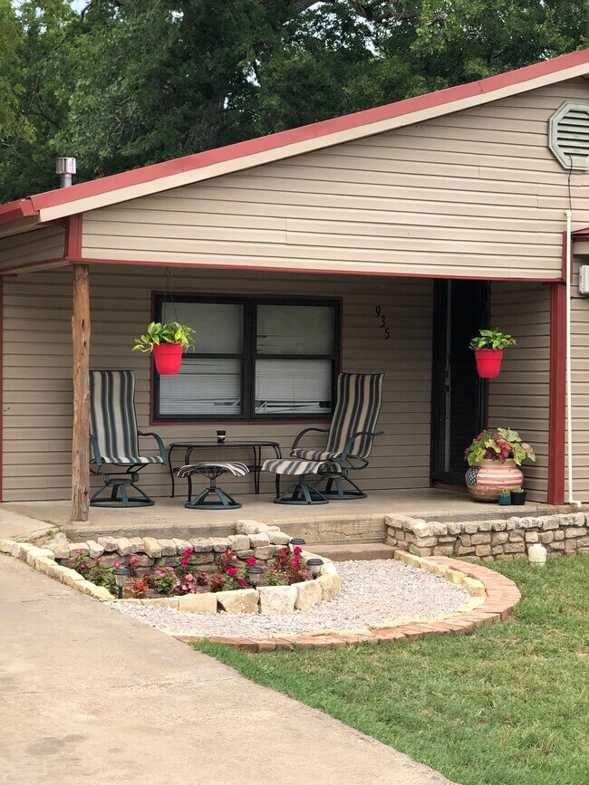 935 Mesquite St Rentals in Stephenville, TX
