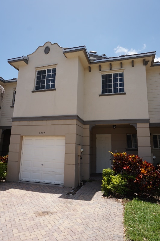 property at 2026 Nassau Dr