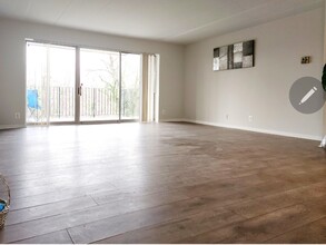 6011 Emerson St, Unit 307 in Bladensburg, MD - Foto de edificio - Building Photo