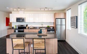 Muir in Seattle, WA - Building Photo