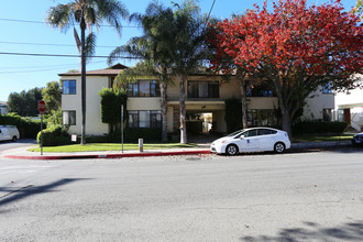 905 N Sweetzer Ave in West Hollywood, CA - Building Photo - Building Photo