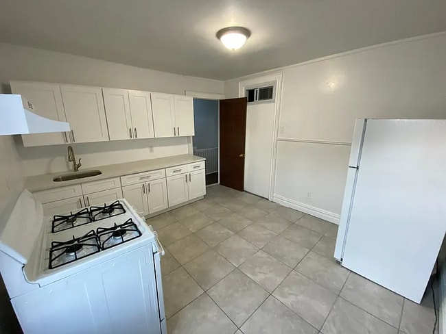 362 E 198th St in Bronx, NY - Foto de edificio - Building Photo