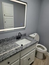 812 Irwin Dr in Hurst, TX - Foto de edificio - Building Photo