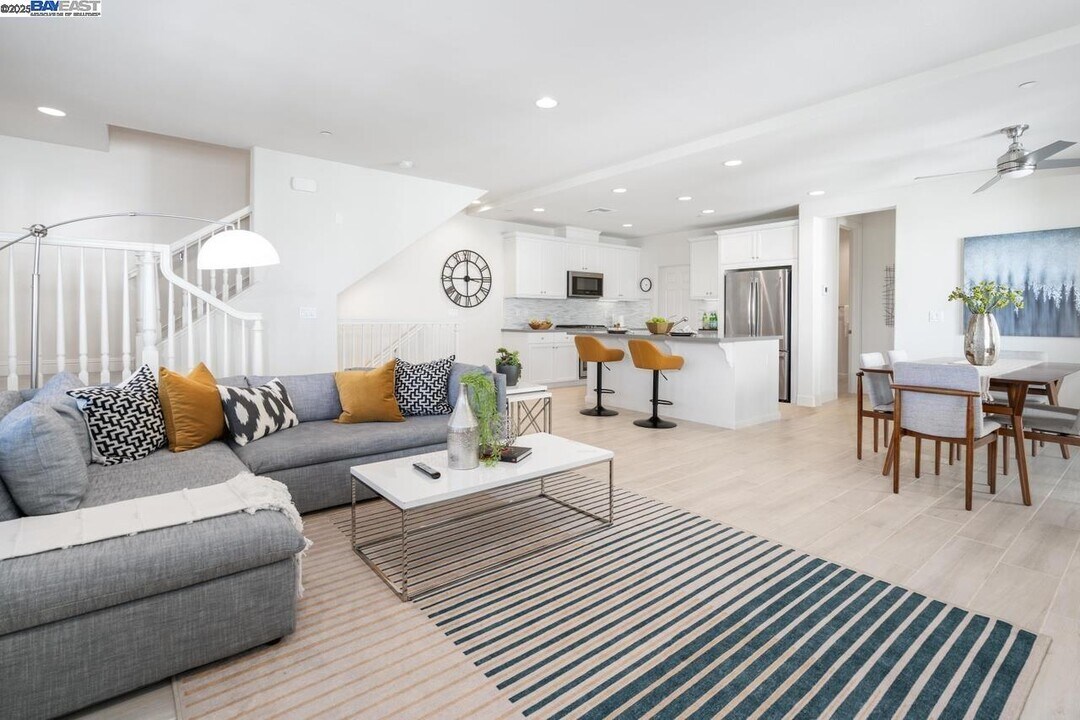 3021 Blackberry Ave in San Ramon, CA - Building Photo