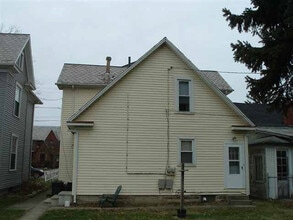 1152 N Columbus St, Unit 2 in Lancaster, OH - Building Photo - Building Photo