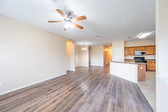 218 Mossy Rock Dr in Hutto, TX - Building Photo - Building Photo