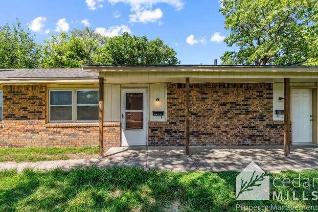 property at 1119 S Fern St