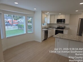 13454 1st Ave SW in Burien, WA - Building Photo - Building Photo