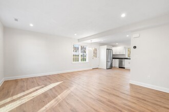 57 Maple Ave in Rutland, MA - Building Photo - Building Photo