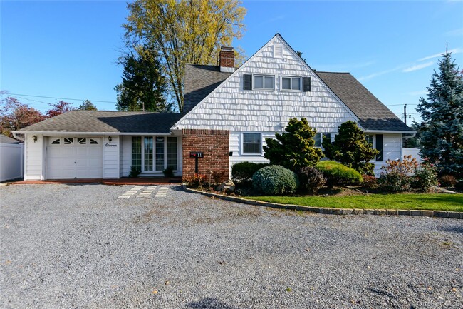 property at 11 Foster Ln