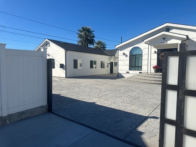 property at 10859 Nettleton St