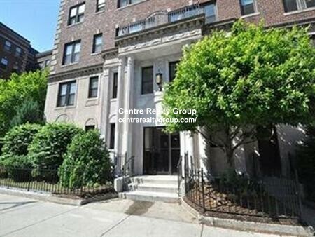 1999 Commonwealth Ave, Unit 10 in Boston, MA - Building Photo
