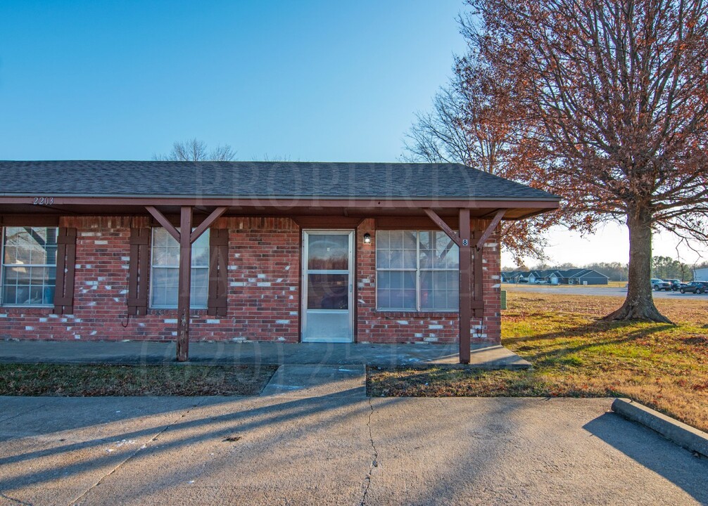 2203 Woodland Ave in Coffeyville, KS - Building Photo