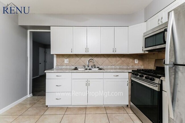 807 Undercliff Dr photo'