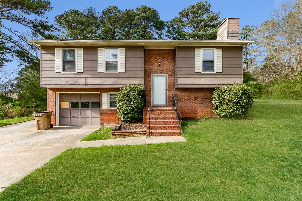 180 Belmont Farms Dr in Ellenwood, GA - Foto de edificio