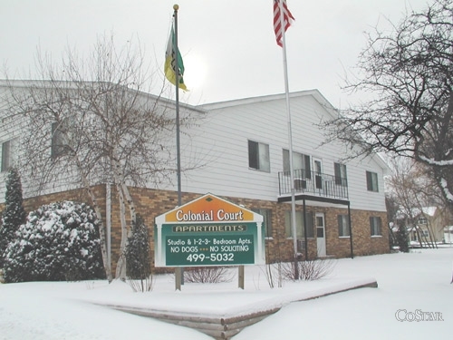 Colonial Court Apartments in Green Bay, WI - Building Photo