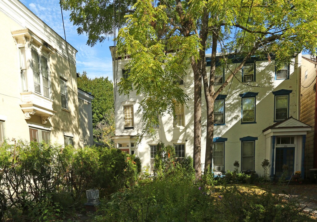 229 Union St in Schenectady, NY - Building Photo