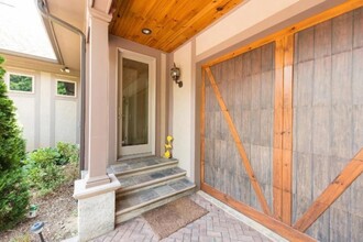 244 S Plains Dr, Unit Carriage House Apartment in Asheville, NC - Building Photo - Building Photo