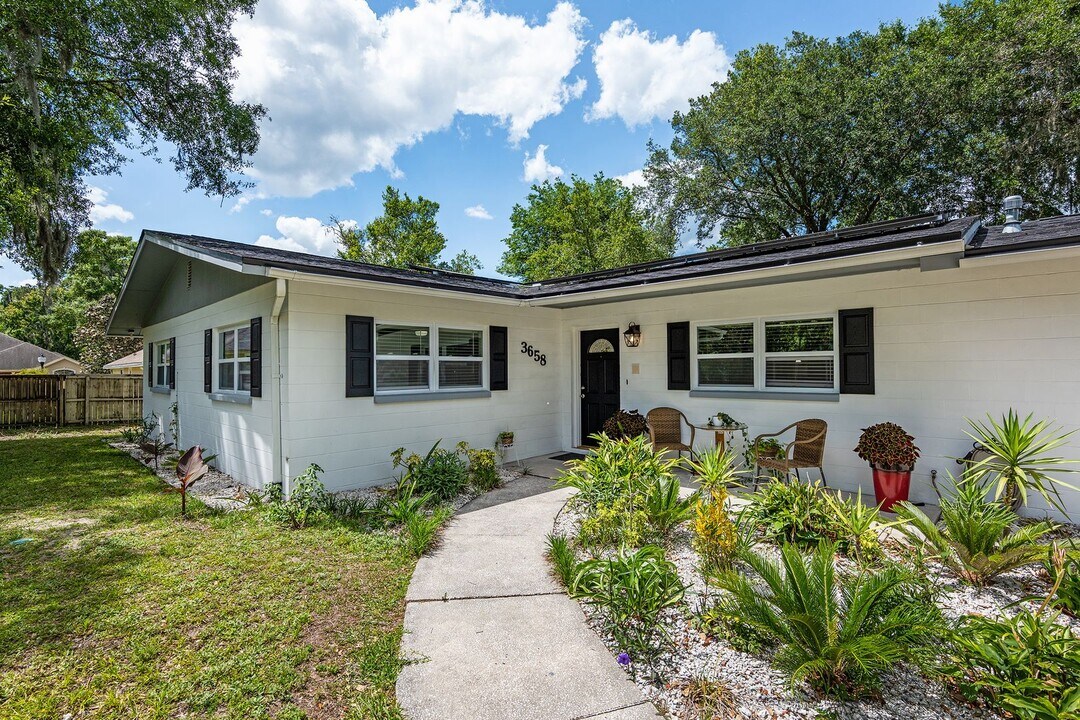 3658 NW 39th Pl in Gainesville, FL - Building Photo