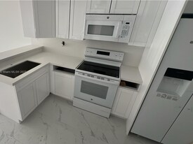 1780 NE 191st St, Unit 204-2 in North Miami Beach, FL - Building Photo