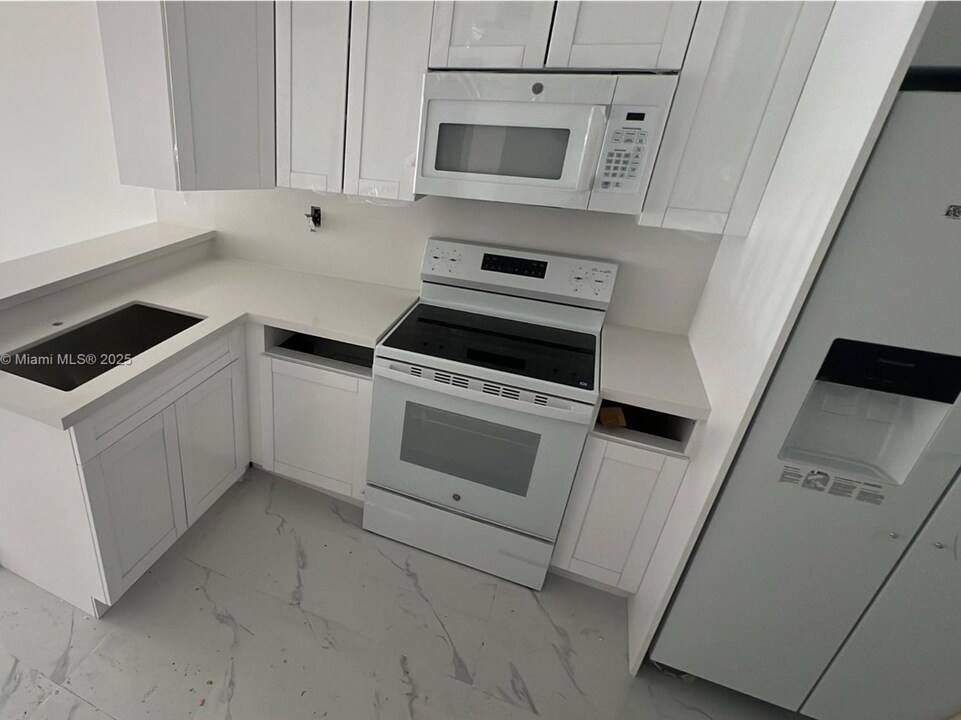 1780 NE 191st St, Unit 204-2 in North Miami Beach, FL - Foto de edificio