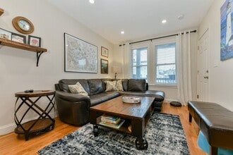 230 Saratoga St, Unit 3 in Boston, MA - Building Photo - Building Photo