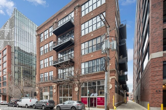 property at 215 N Aberdeen St
