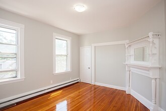 135 Columbia St, Unit 2L in Cambridge, MA - Building Photo - Building Photo