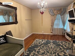 325 E 77th St in New York, NY - Building Photo - Building Photo