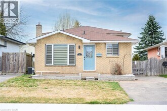 48 Larchwood Cir in Welland, ON - Building Photo - Building Photo