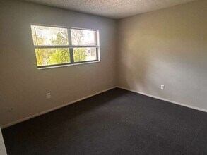 615 13th Ave NW in Largo, FL - Building Photo - Building Photo