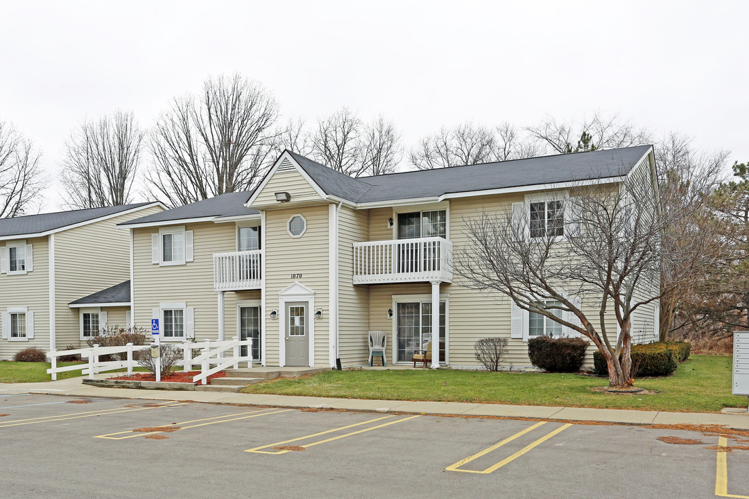 Gateway Apartments in Lapeer, MI - Building Photo