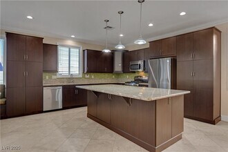 493 Grassrange Ln in Henderson, NV - Foto de edificio - Building Photo