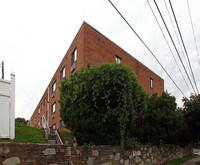 Benton Court Apartments photo'