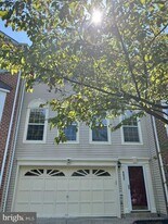 6635 Creek Point Way in Alexandria, VA - Building Photo