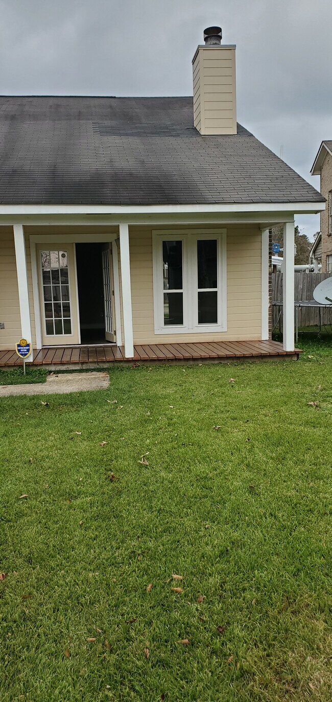 15861 N King Bradford Dr in Baton Rouge, LA - Building Photo - Building Photo