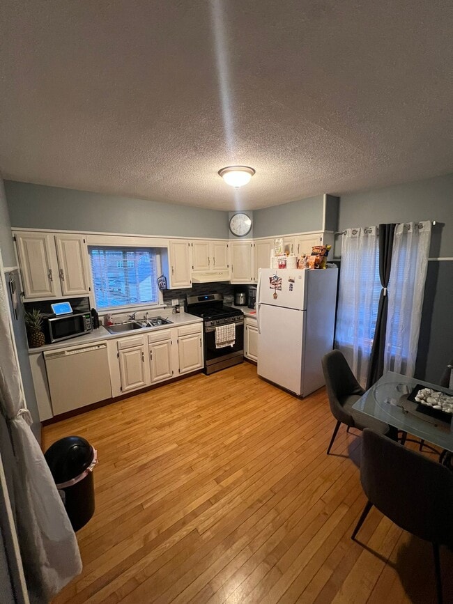 31 Anthony St, Unit Second Floor Apartment