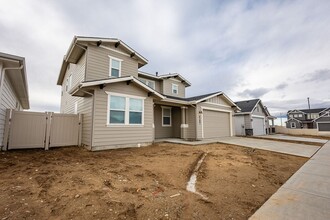 6287 W Pewter Pt St in Meridian, ID - Building Photo - Building Photo