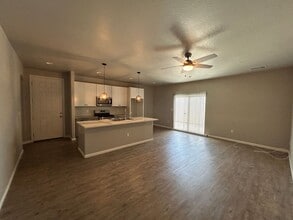 1866 W Roby Ave in Porterville, CA - Foto de edificio - Building Photo