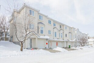 132 Hampstead NW in Calgary, AB - Building Photo