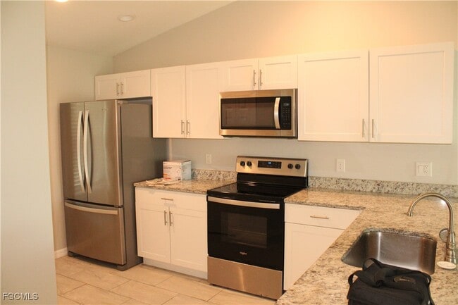 912 SW 39th Terrace in Cape Coral, FL - Building Photo - Building Photo