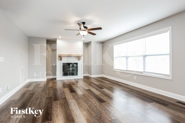 1309 Harmon Ln in Clarksville, TN - Foto de edificio - Building Photo