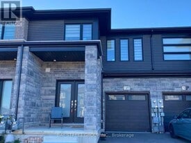 7377 Marvel Dr in Niagara Falls, ON - Building Photo