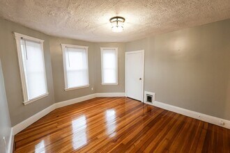 4 Standard St, Unit 2 in Boston, MA - Building Photo - Building Photo