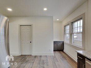 1724 Woodlawn Ave in Indianapolis, IN - Foto de edificio - Building Photo