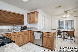 8111 Maple Meadow Dr in Converse, TX - Building Photo - Building Photo