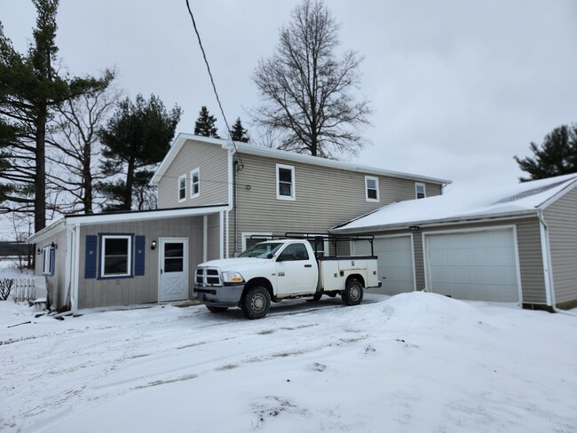 11101 New Delaware Rd in Mount Vernon, OH - Building Photo - Building Photo