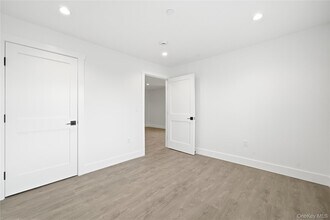 180 Deer Park Ave in Babylon, NY - Building Photo - Building Photo