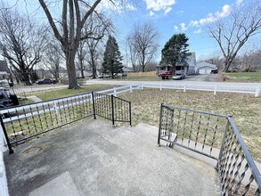 1345 S Liberty St in Independence, MO - Foto de edificio - Building Photo